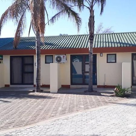 فندق Ry Courtyard Oshakati المظهر الخارجي الصورة