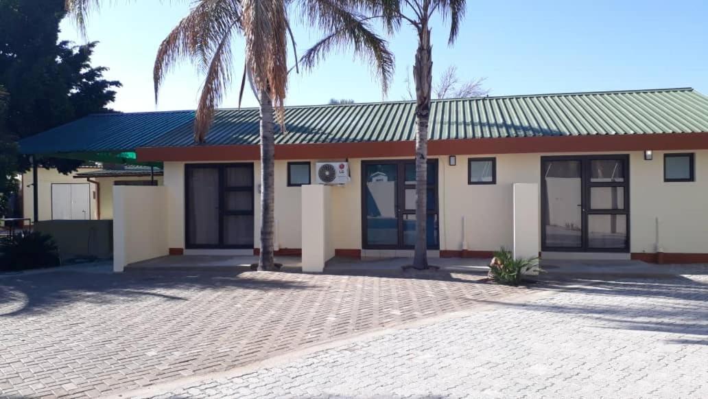 فندق Ry Courtyard Oshakati المظهر الخارجي الصورة